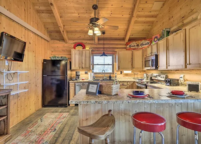 Remote W/ Gas Stove < 7 Mi To Town! Holiday home *