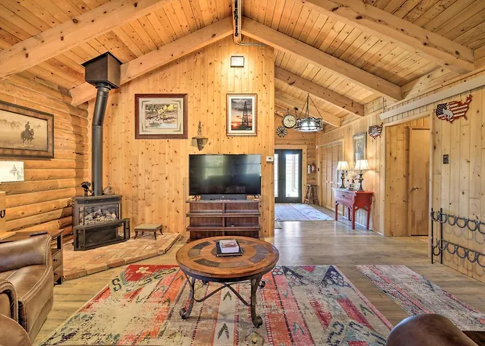 Remote W/ Gas Stove < 7 Mi To Town! Holiday home