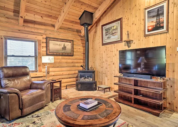 Remote W/ Gas Stove < 7 Mi To Town! Holiday home