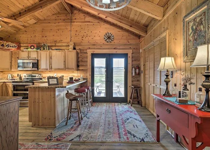 Remote W/ Gas Stove < 7 Mi To Town! Holiday home *